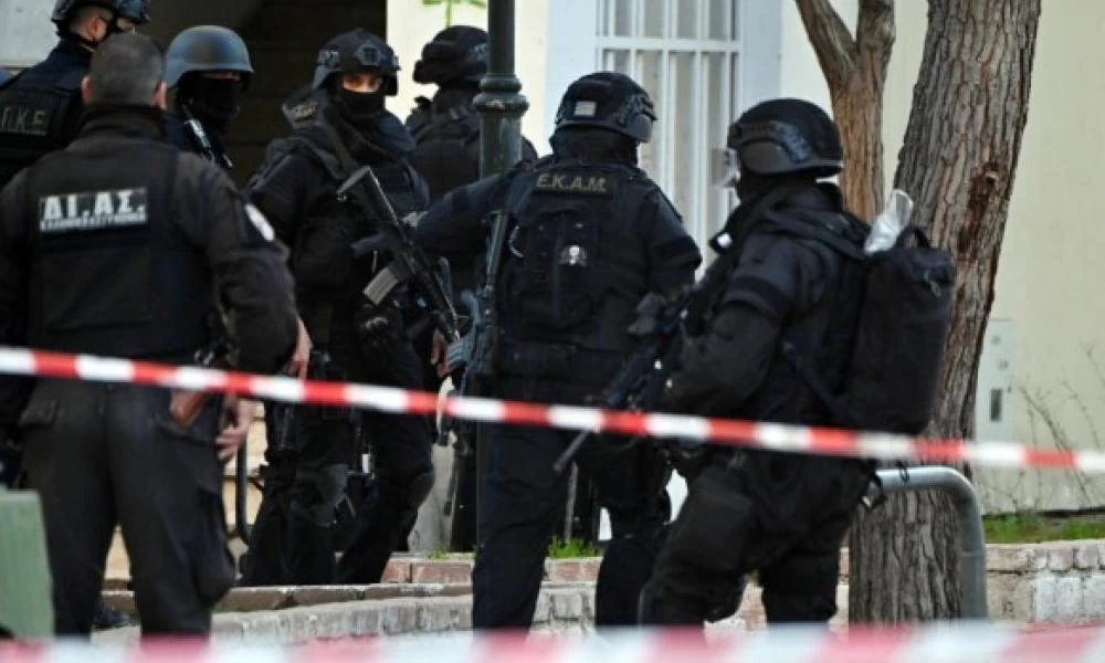 Αγία Βαρβάρα: Πυροβολισμοί και έφοδος των ΕΚΑΜ σε οίκημα